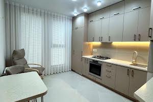 квартира за адресою Залізнична вул., 8