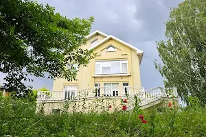 будинок за адресою Набережна, 9а