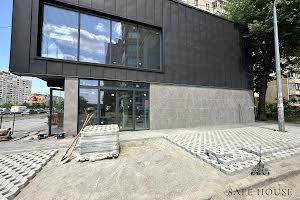 комерційна за адресою Ревуцького вул., 35а