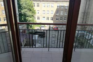 комерційна за адресою Паторжинського вул., 4