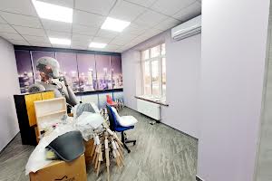 комерційна за адресою Садова вул., 1-В к1