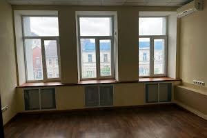 комерційна за адресою Пл. Незалежності, 15