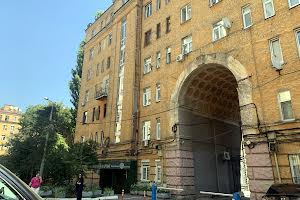 комерційна за адресою Пирогова вул., 2