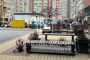 комерційна за адресою Університетська вул., 2Л