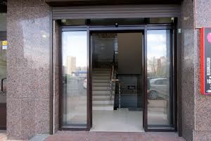 комерційна за адресою Петра Григоренка просп., 22/20