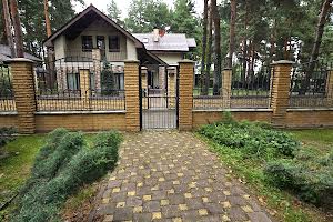 будинок за адресою Набережна вул.