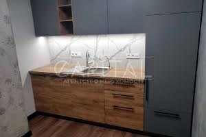 комерційна за адресою Костянтинівська вул., 75