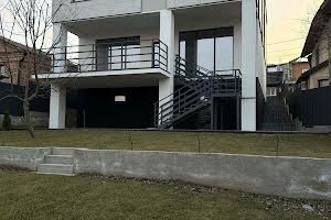 будинок за адресою Листопадна вул.