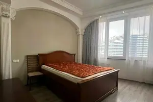 квартира за адресою Літературна вул., 12