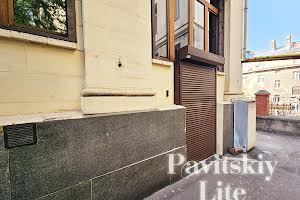 комерційна за адресою Заньковецької вул., 8