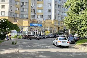 комерційна за адресою Гетьмана Кирила Розумовського вул. (Миколи Краснова), 17