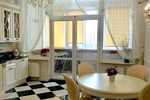 квартира за адресою Літературна, 12 А