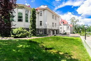 коммерческая по адресу Патріарха Володимира Романюка ул. (Жовтнева), 2Б