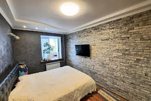 квартира за адресою Івана Франка просп., 10