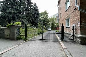 комерційна за адресою Просвіти вул., 1