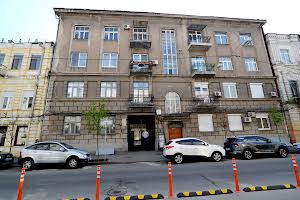 комерційна за адресою Рейтарська вул., 11
