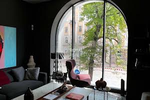 комерційна за адресою Володимирська вул., 38