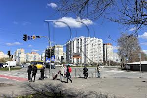 комерційна за адресою Анни Ахматової вул., 31