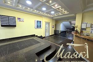 комерційна за адресою Володимирська вул., 44