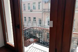 комерційна за адресою Паторжинського вул., 4