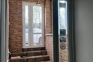 комерційна за адресою Дружби вул., 1