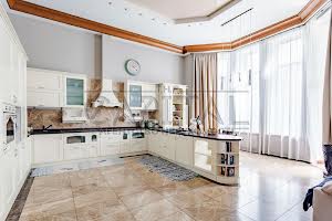 будинок за адресою Богатирська вул., 30