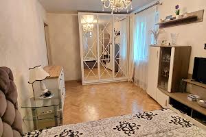 квартира за адресою Космонавтів вул., 18