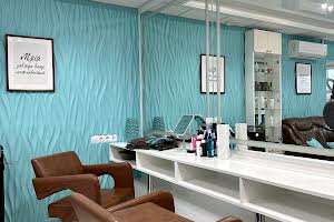 комерційна за адресою Українська вул., 85б
