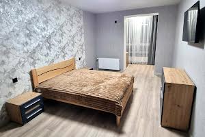 квартира за адресою Домбровського вул., 3