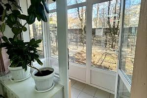 комерційна за адресою Кам'янецька вул., 75
