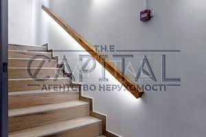 комерційна за адресою Дніпровська набережна вул., 18-Б