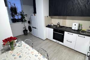 квартира за адресою Співдружності вул., 1