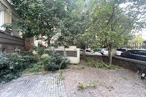 комерційна за адресою Саксаганського вул., 67-Б