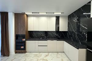 квартира за адресою Степана Бандери вул., 77-Б