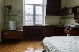 квартира за адресою Конституції пл., 2/2