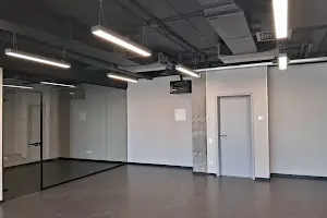 комерційна за адресою В'ячеслава Липинського вул., 4