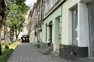 комерційна за адресою Князя Ярослава Осмомисла пл., 10