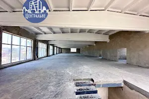 комерційна за адресою Комунальників вул., 2