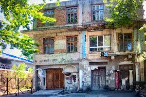 комерційна за адресою Василя Стуса вул., 4б