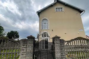 будинок за адресою коновальця, 4
