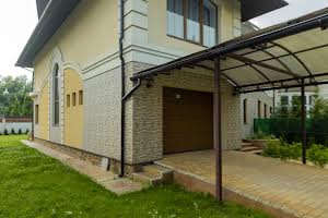 будинок за адресою Берегова вул., 1