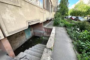 коммерческая по адресу Квартальная, 8/8