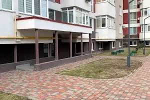 комерційна за адресою Єдності вул., 4