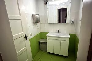 комерційна за адресою Степана Дем'янчука вул., 1а