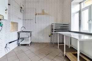 комерційна за адресою Вічева пл., 8