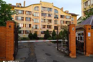 квартира за адресою Таїрова вул., 6