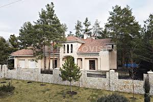 будинок за адресою Набережна вул., 8