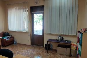 комерційна за адресою Космонавтів вул., 31