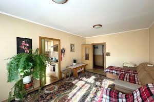 квартира за адресою Тролейбусна вул., 8