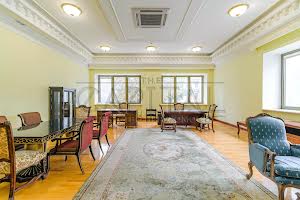 комерційна за адресою Липська вул., 10